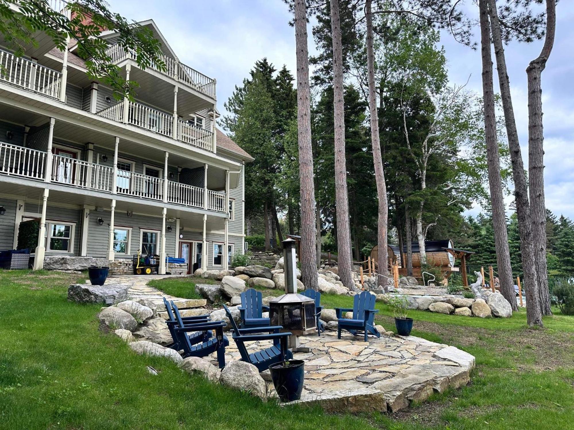 Estello Suites & Spa Lac-Mégantic Esterno foto